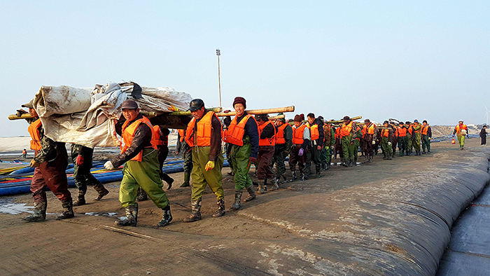 《合龙大会战》(组照) 曹顾鸿摄