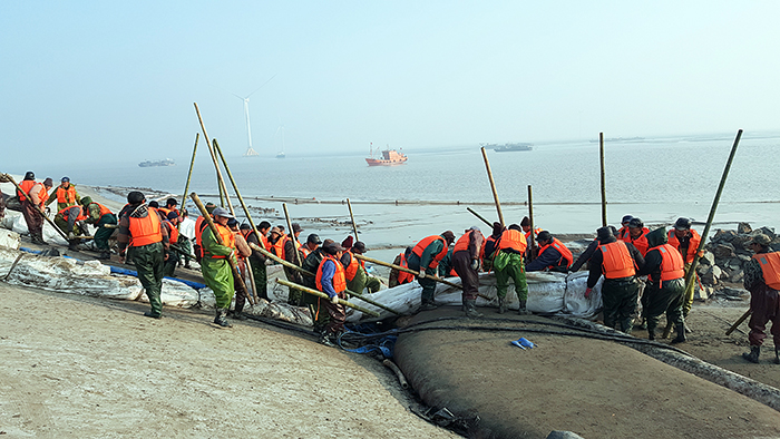 《合龙大会战》(组照) 曹顾鸿摄