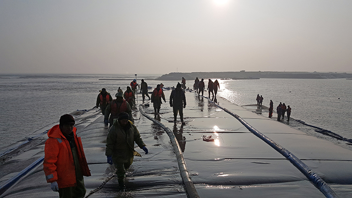 《合龙大会战》(组照) 曹顾鸿摄
