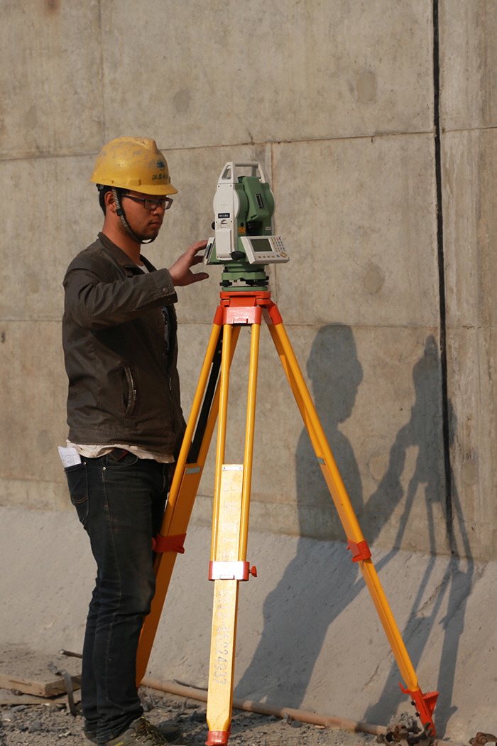 《工地劳动者》(组照) 周宏萍摄