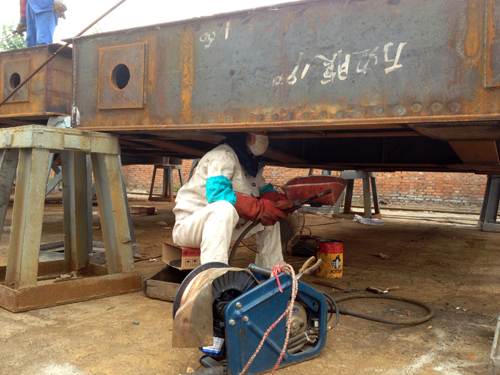 水机世俱杯网页版登录入口现场焊接作业的工人